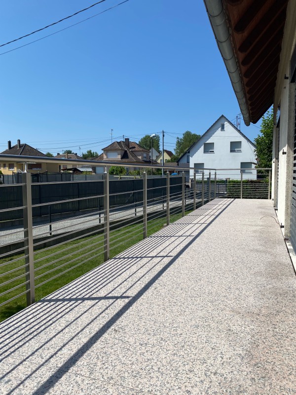 Pose d'un garde corps 100% inox pour protéger un balcon à Haguenau et garantie à vie