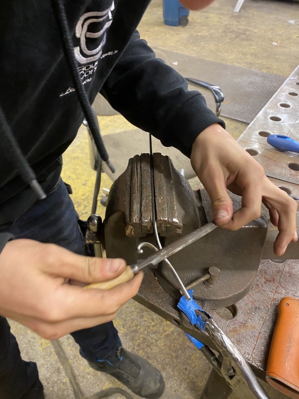 Réalisation d’un porte clé unique par notre apprenti Métallier en formation au CFA Des Compagnons Du Devoir du Tour de France près de Haguenau