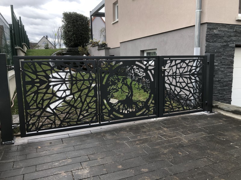 Portail et Portillon en acier Inoxydable thermolaqué Avec motif décoratif, personnalisé, selon souhait de nos clients . secteur Weitbruch Brumath