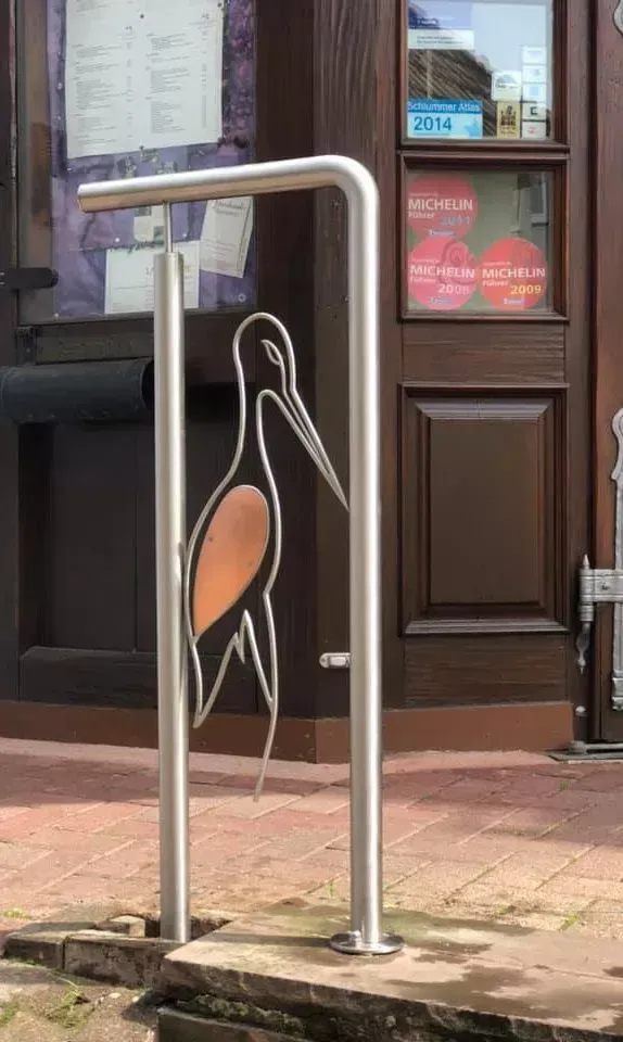 Création d'un garde-corps sur mesure en inox polis sur une descente d'escalier à Haguenau